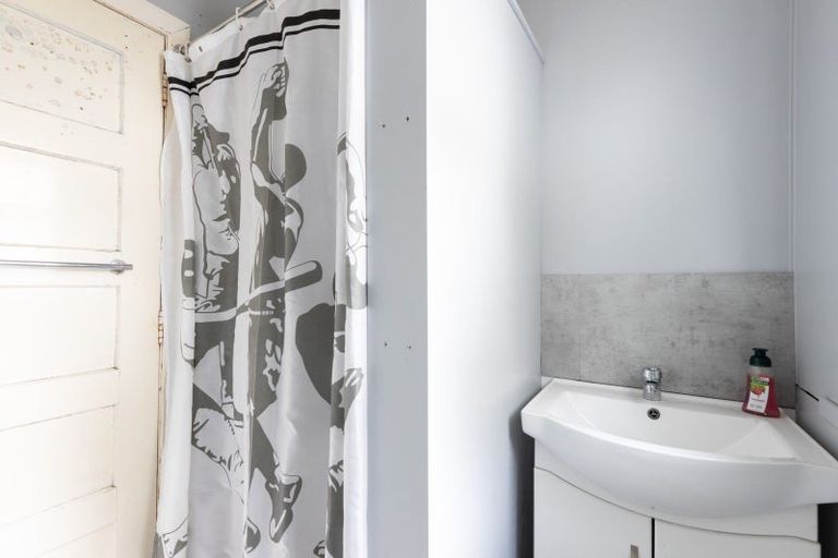 Photo of property in 129 Govett Avenue, Frankleigh Park, New Plymouth, 4310