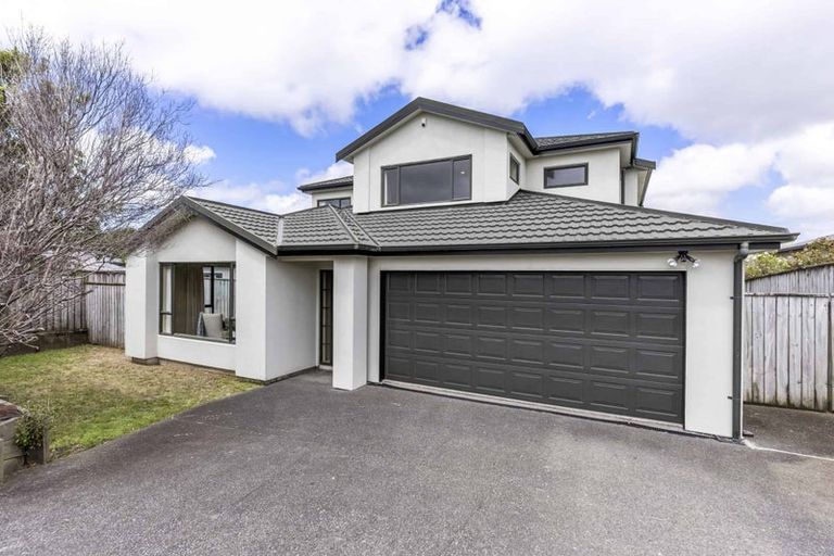 Photo of property in 16 Greenstone Place, Aotea, Porirua, 5024