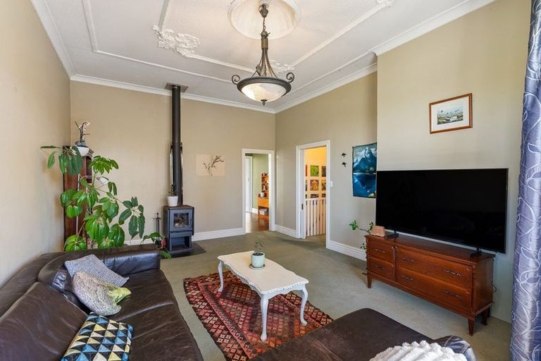 Photo of property in 25 Sutherland Crescent, Melrose, Wellington, 6023