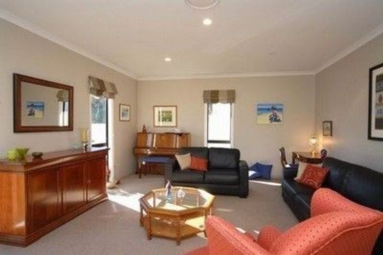 Photo of property in 38 Rochfort Road, Havelock North, 4130