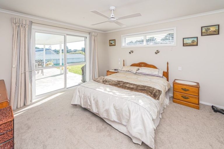 Photo of property in 37 Golf Vue Place, Castlecliff, Whanganui, 4501