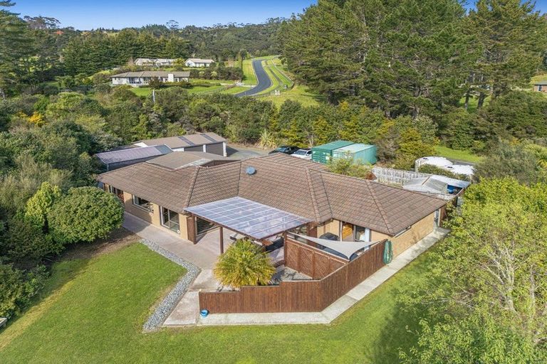 Photo of property in 42 Manuka Grove, Helensville, 0875