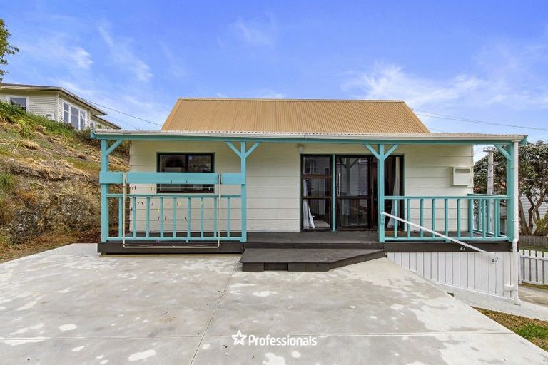 Photo of property in 14 Owhiti Street, Titahi Bay, Porirua, 5022