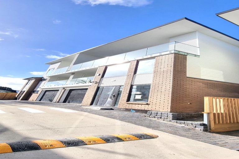 Photo of property in 2b Glenvil Lane, Te Atatu Peninsula, Auckland, 0610