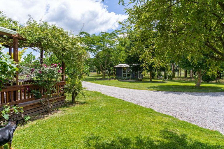 Photo of property in 501 Waihakeke Road, Taumata Island, Carterton, 5792