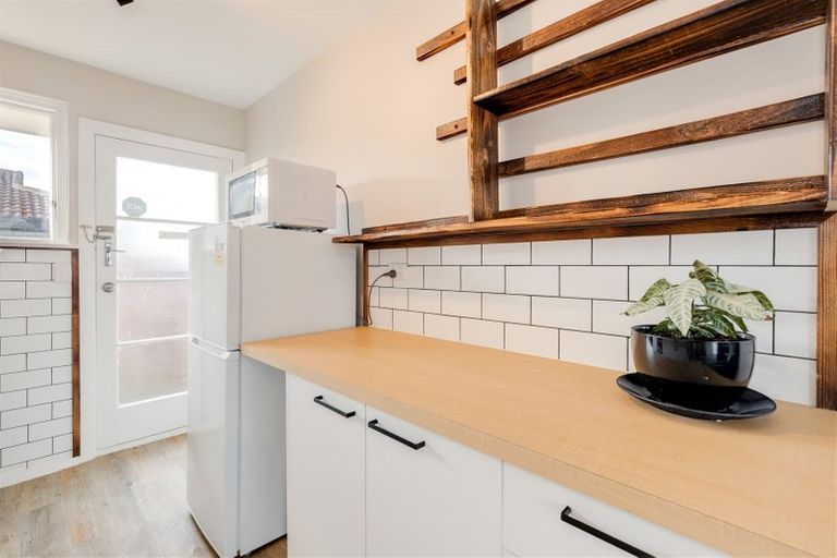 Photo of property in 2/12 North Avon Road, Richmond, Christchurch, 8013