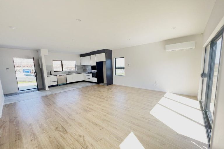 Photo of property in 41b Crestview Rise, Papakura, 2110