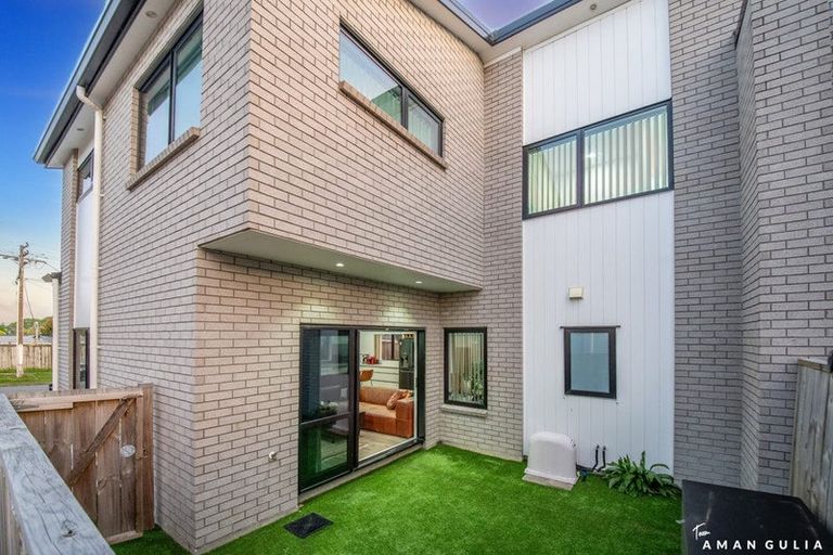 Photo of property in 15a Arney Road, Ranui, Auckland, 0612