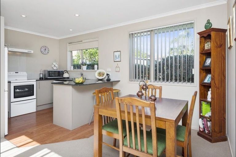 Photo of property in 6 Drake Street, Howick, Auckland, 2014