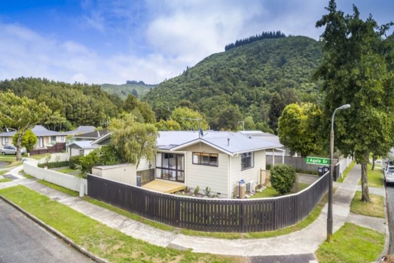 Photo of property in 2/6 Gemstone Drive, Birchville, Upper Hutt, 5018