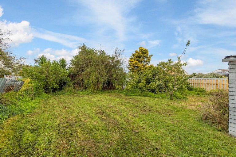 Photo of property in 31 Exeter Crescent, Takaro, Palmerston North, 4412