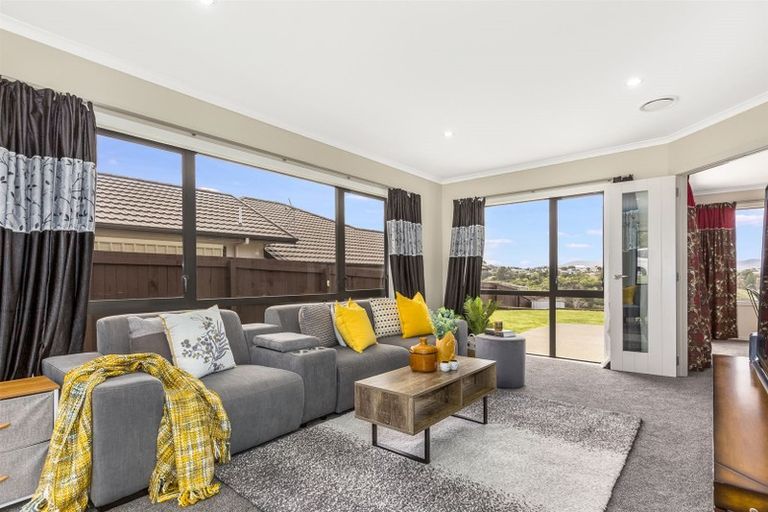 Photo of property in 17 Tongariro Drive, Aotea, Porirua, 5024