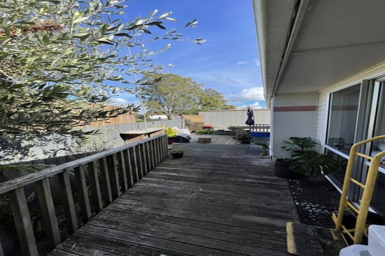 Photo of property in 28 Durham Street, Te Atatu Peninsula, Auckland, 0610
