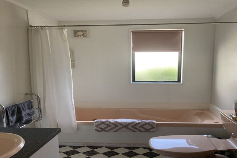 Photo of property in 18 Melrose Road, Island Bay, Wellington, 6023