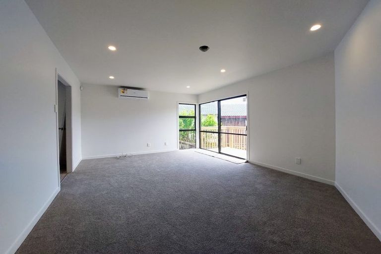 Photo of property in 33 Aronia Way, Goodwood Heights, Auckland, 2105