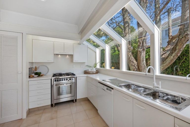 Photo of property in 102a Kitchener Road, Milford, Auckland, 0620