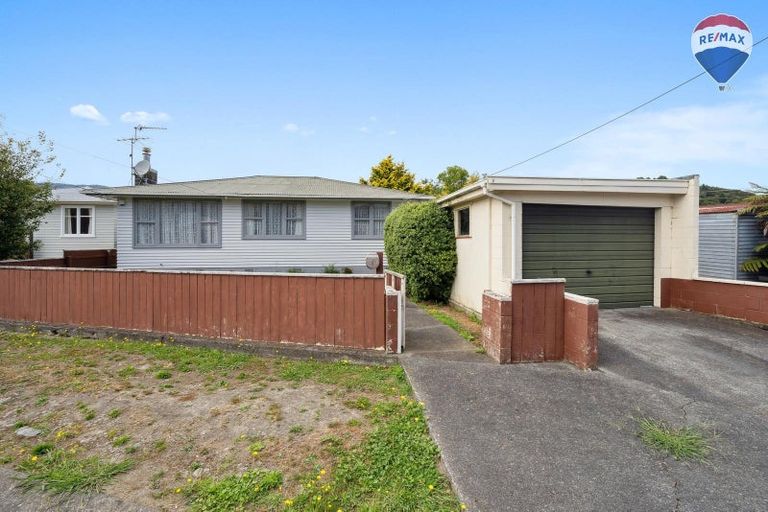 Photo of property in 4 Benge Crescent, Clouston Park, Upper Hutt, 5018