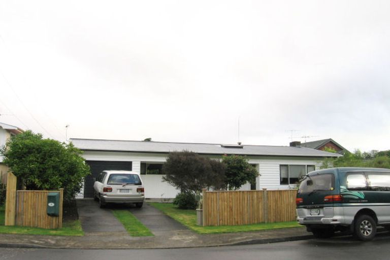 Photo of property in 6 Iti Grove, Waikanae, 5036