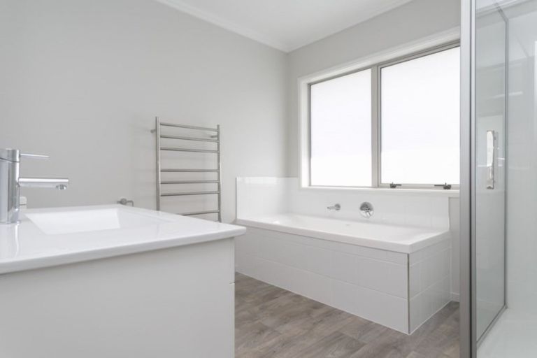 Photo of property in 50 Loch Views Road, Acacia Bay, Taupo, 3385