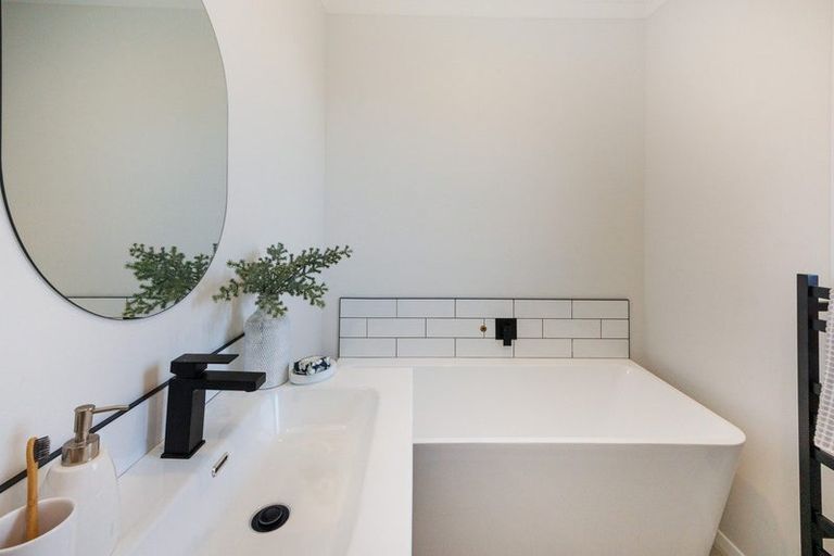 Photo of property in 5 Belvedere Crescent, Takaro, Palmerston North, 4412