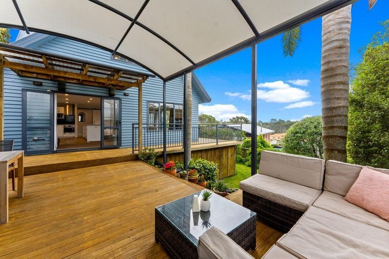 Photo of property in 2/12 Sunnynook Road, Sunnynook, Auckland, 0620