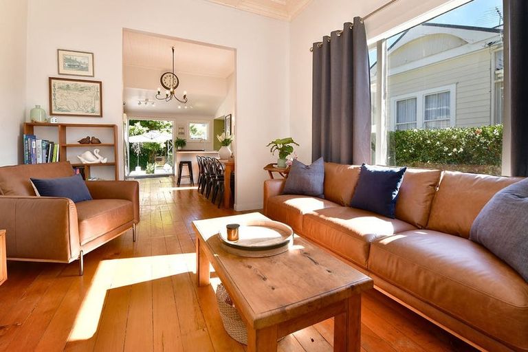 Photo of property in 25 Kowhai Street, Helensville, 0800