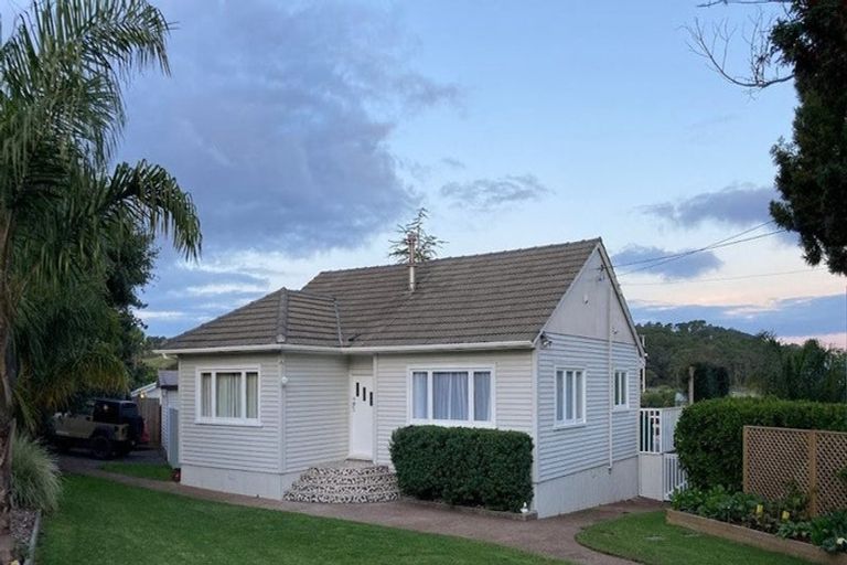 Photo of property in 18 Kent Terrace, Riverhead, 0820