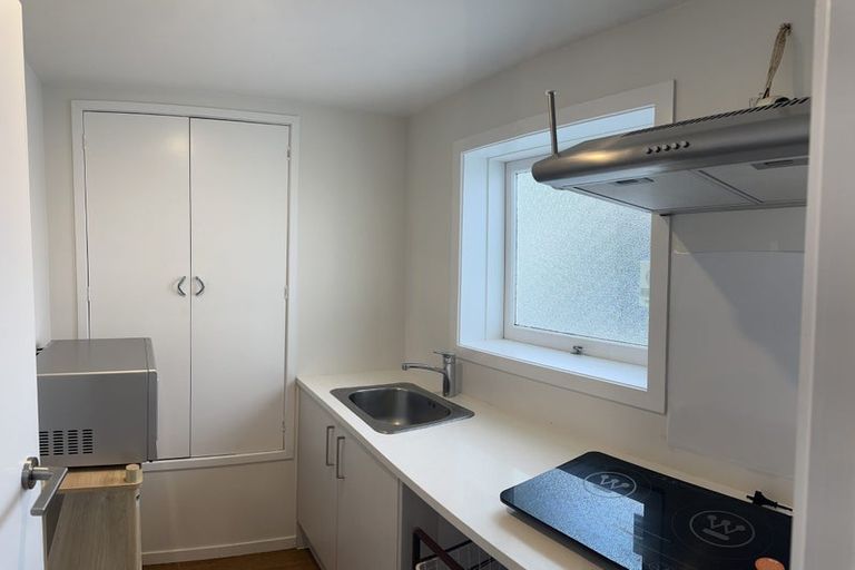 Photo of property in 4 Santa Rosa Terrace, Forrest Hill, Auckland, 0620