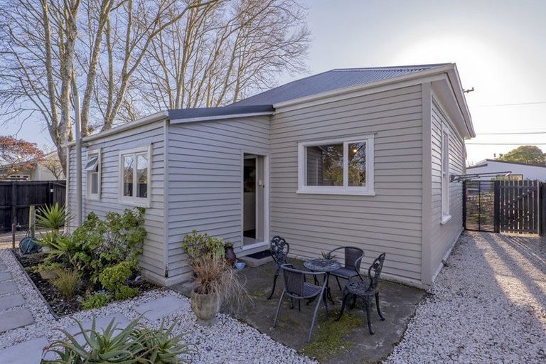 Photo of property in 18 Olliviers Road, Phillipstown, Christchurch, 8011