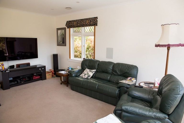 Photo of property in 17 Ranui Crescent, Khandallah, Wellington, 6035