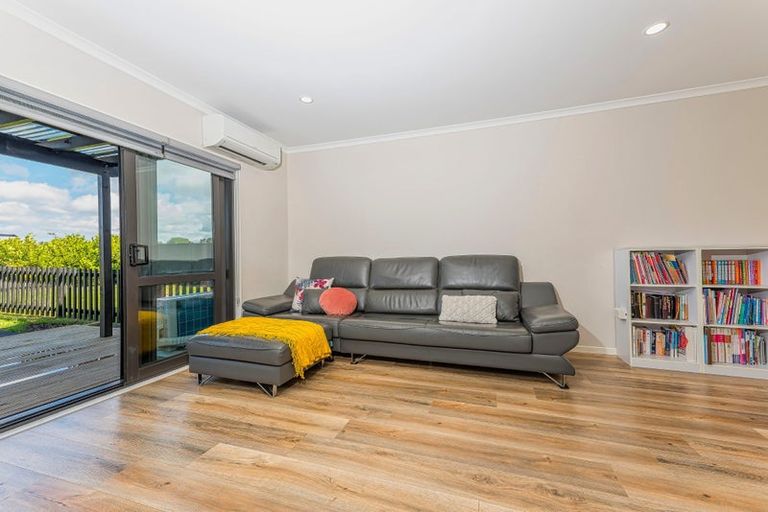 Photo of property in 4 Lumbarda Drive, Kumeu, 0810