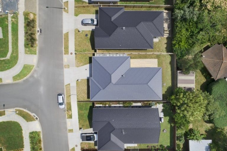 Photo of property in 72 Glenveagh Park Drive, Weymouth, Auckland, 2103