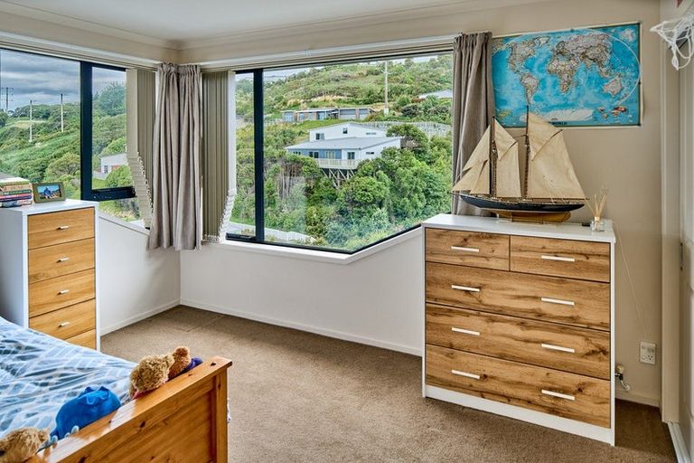 Photo of property in 17 Endeavour Drive, Whitby, Porirua, 5024