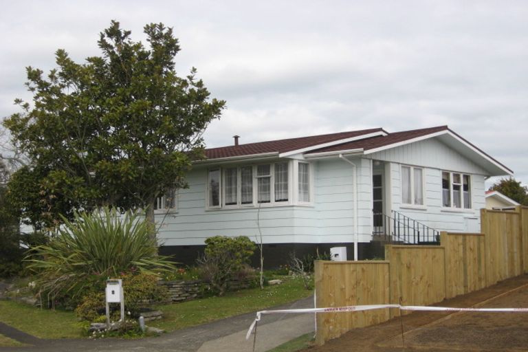 Photo of property in 6 Kirton Place, Westown, New Plymouth, 4310