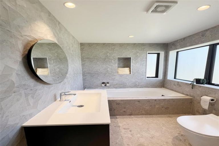 Photo of property in 81a Matipo Road, Mairangi Bay, Auckland, 0630