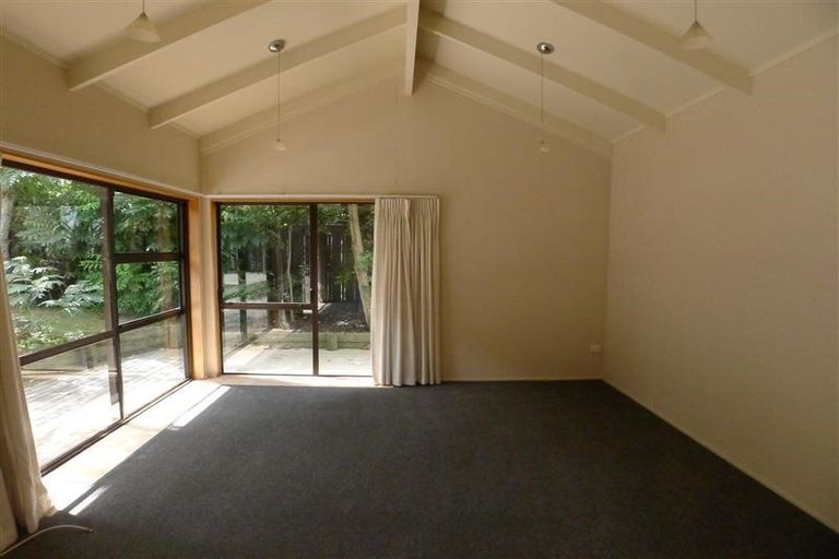 Photo of property in 1/33 Deanna Drive, West Harbour, Auckland, 0618