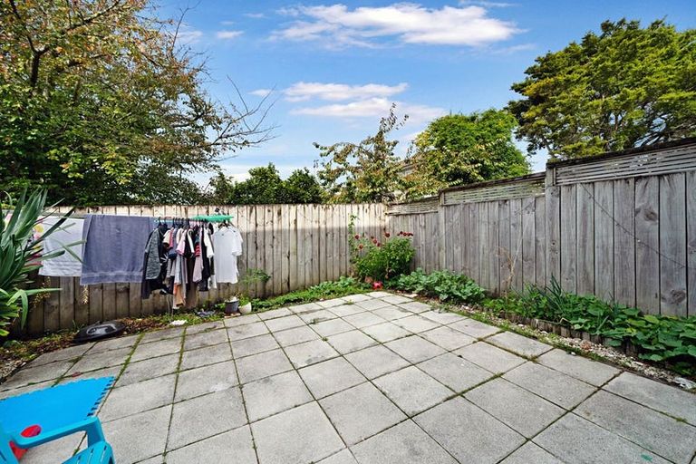 Photo of property in 6/45a Swanson Road, Henderson, Auckland, 0610
