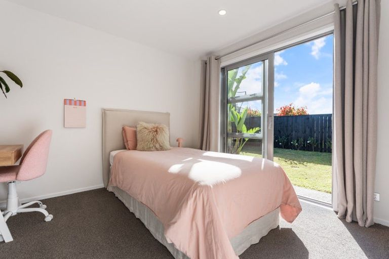Photo of property in 71 Pohutukawa Parade, Riverhead, 0820