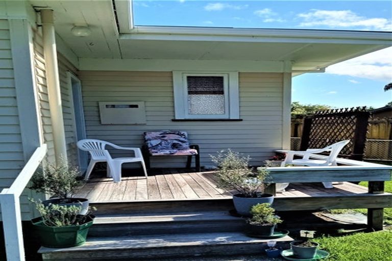 Photo of property in 11 Darlington Street, Ngatea, 3503