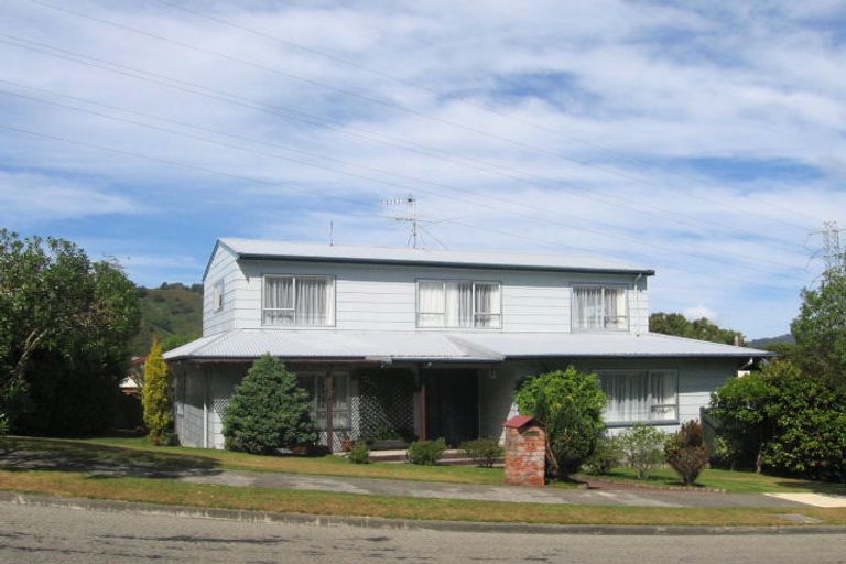 Photo of property in 15 John Witton Drive, Crofton Downs, Wellington, 6035