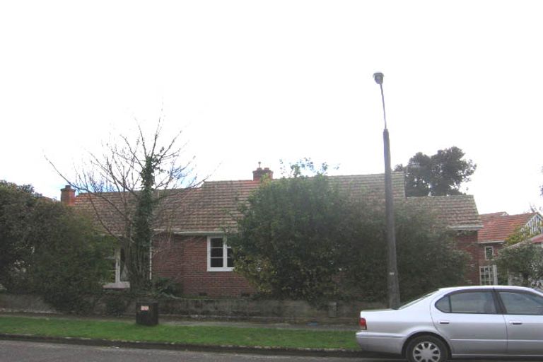 Photo of property in 2 Nathan Place, West End, Palmerston North, 4412