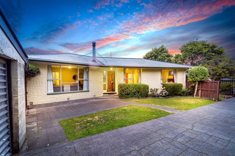 Photo of property in 6 Bidwell Place, Hillmorton, Christchurch, 8025