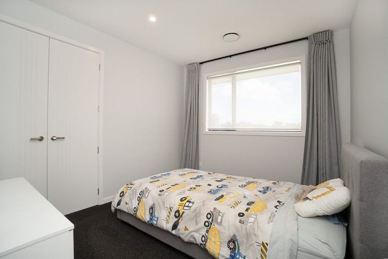Photo of property in 76 Johnstone Drive, Fitzherbert, Palmerston North, 4410