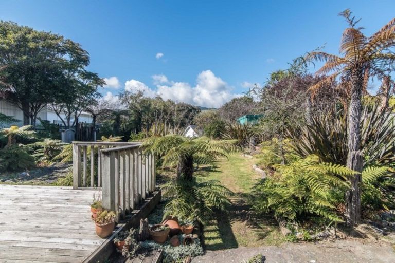 Photo of property in 37 Dale Road, Raumati South, Paraparaumu, 5032