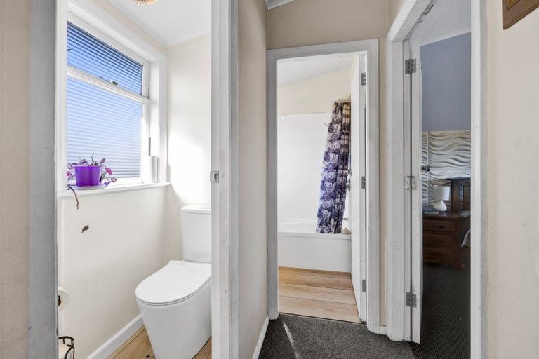 Photo of property in 10 Cook Street, Marfell, New Plymouth, 4310