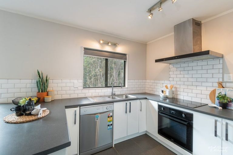 Photo of property in 2/126 Tirohanga Road, Tirohanga, Lower Hutt, 5010