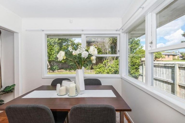 Photo of property in 6 Gill Avenue, Te Atatu Peninsula, Auckland, 0610