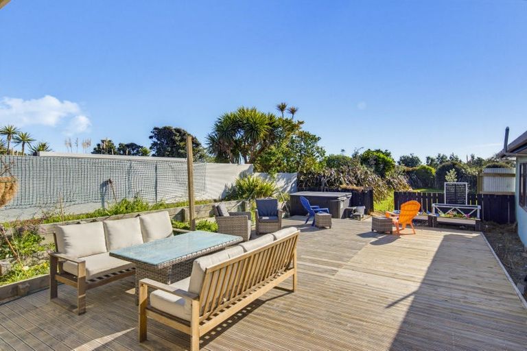 Photo of property in 11 Rodney Avenue, Te Horo Beach, Otaki, 5581