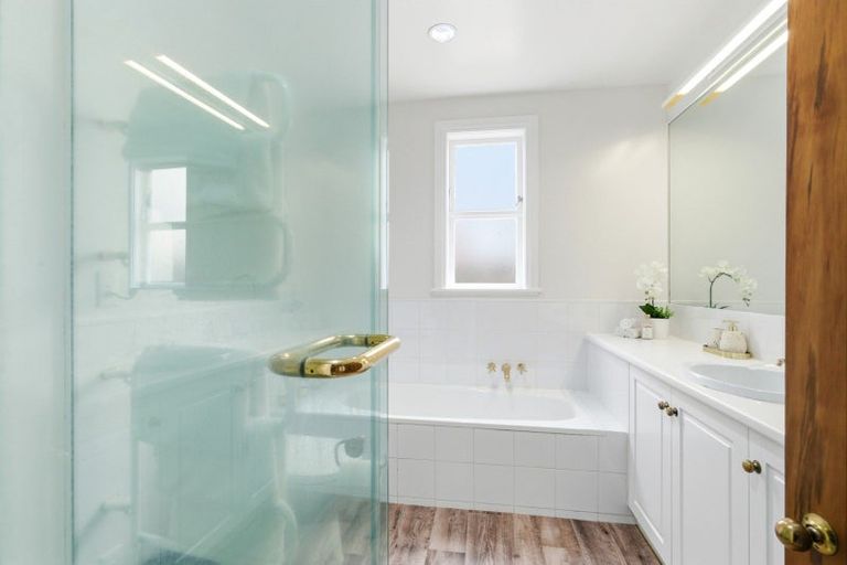 Photo of property in 16 Talavera Terrace, Kelburn, Wellington, 6012