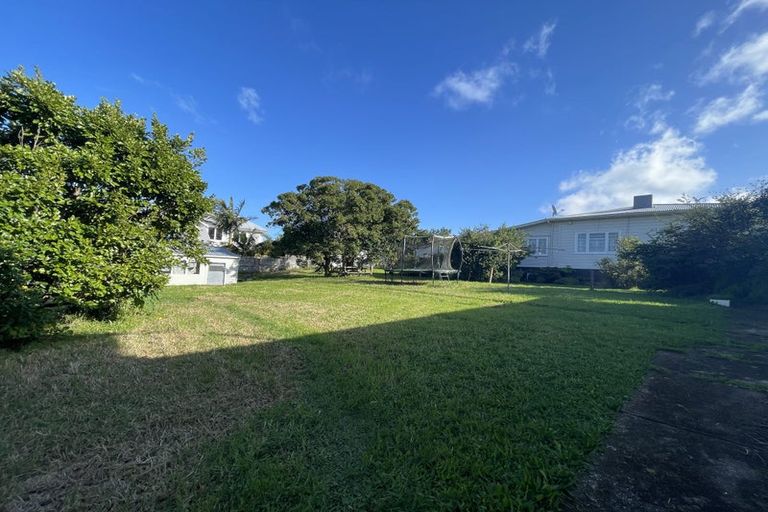 Photo of property in 116 Onewa Road, Northcote, Auckland, 0627